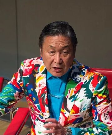 山本寛斎さん